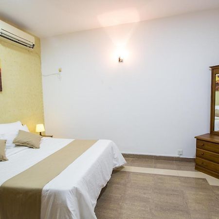 Maple Tree Residencies Hotel Dehiwala-Mount Lavinia Екстериор снимка