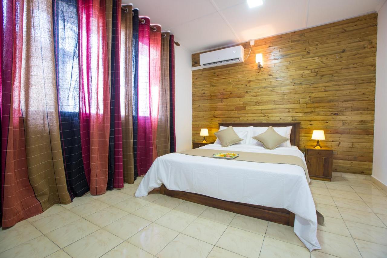 Maple Tree Residencies Hotel Dehiwala-Mount Lavinia Екстериор снимка