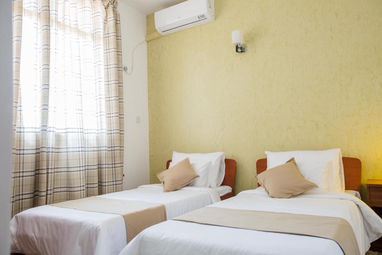 Maple Tree Residencies Hotel Dehiwala-Mount Lavinia Екстериор снимка